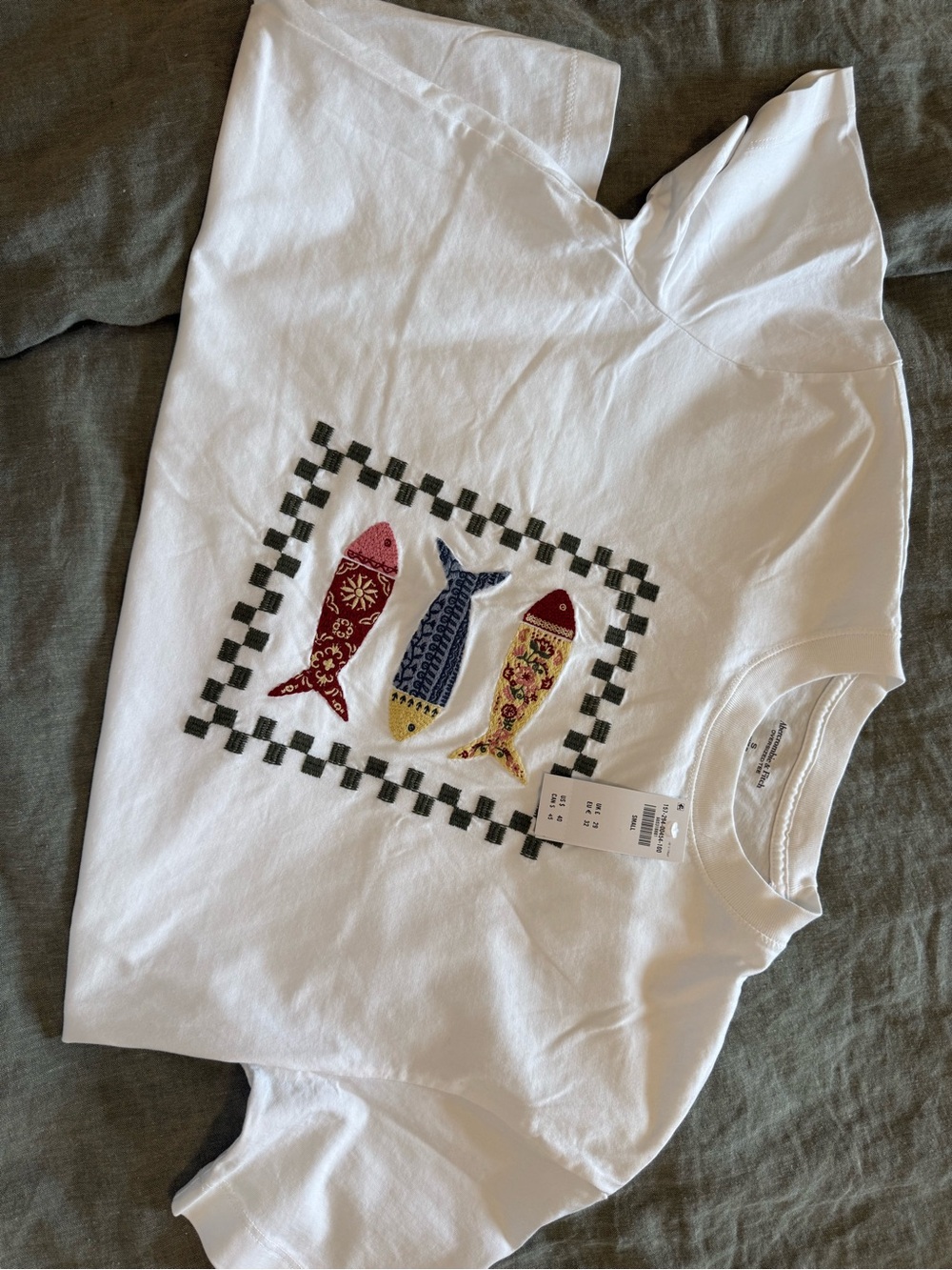 NWT Abercrombie & Fitch Oversized Embroidered Fish Graphic Tee | White | S - Picture 6 of 7